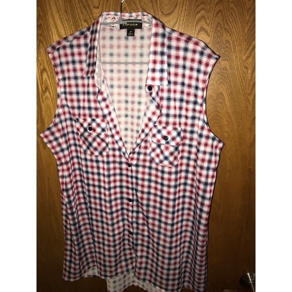 Button up tank. - Picture 1 of 2
